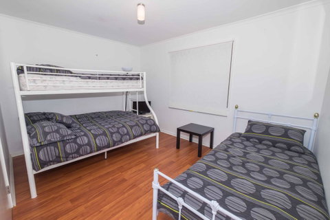 Demure Charm - Accommodation Redcliffe 13