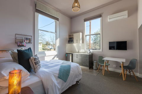 The Old Mechanics - Accommodation Redcliffe 11