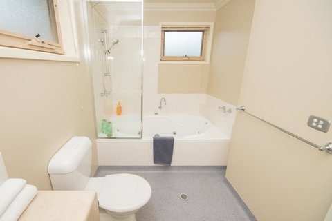 The Pitch - Accommodation Redcliffe 19