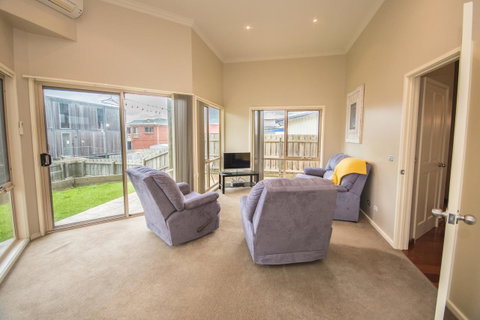 The Pitch - Accommodation Redcliffe 32