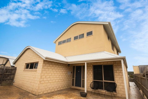 The Pitch - Accommodation Redcliffe 35