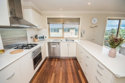 The Pitch - Accommodation Redcliffe 7