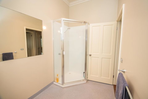 The Pitch - Accommodation Redcliffe 28