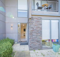 Stylish 3 Bedroom Condo - Accommodation Redcliffe