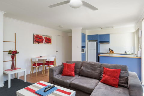 Rainbow Getaway Holiday Apartments - Accommodation Redcliffe 6