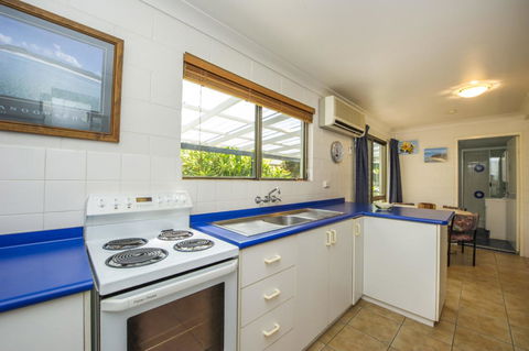Magnetic North Apartment 1 - Accommodation Redcliffe 7