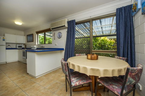 Magnetic North Apartment 1 - Accommodation Redcliffe 5