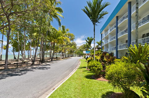Agincourt Beachfront Apartments - Accommodation Redcliffe 11