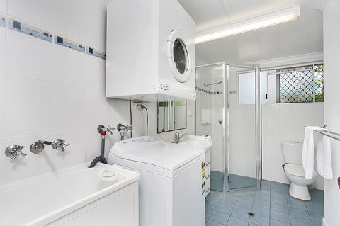 Agincourt Beachfront Apartments - Accommodation Redcliffe 25