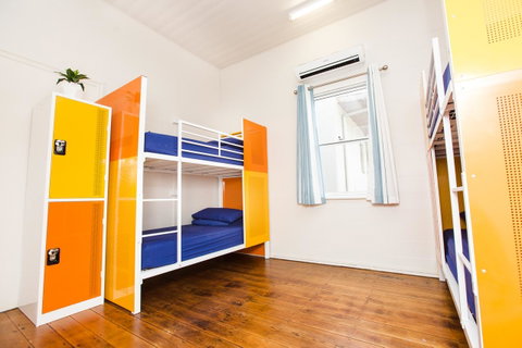 Mad Monkey Central - Accommodation Redcliffe 7