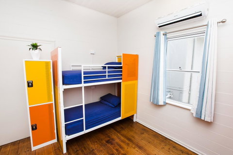 Mad Monkey Central - Accommodation Redcliffe 5