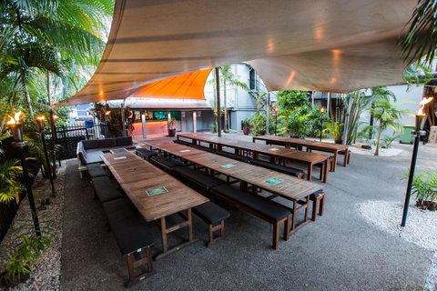 Mad Monkey Central - Accommodation Redcliffe 11