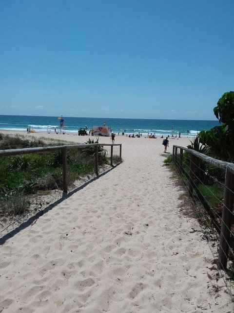 Surfers Chalet - Accommodation Redcliffe 5