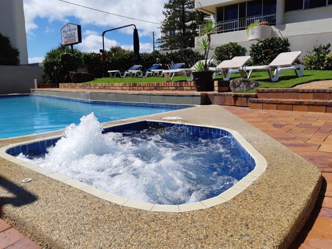 Surfers Chalet - Accommodation Redcliffe 2
