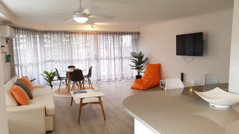 Surfers Chalet - Accommodation Redcliffe 11