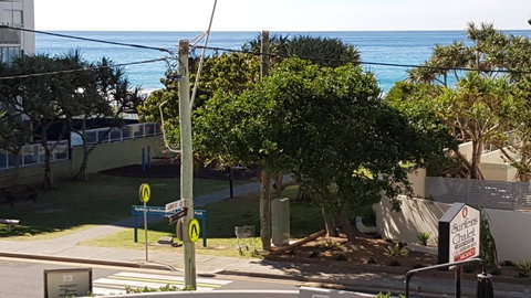 Surfers Chalet - Accommodation Redcliffe 20