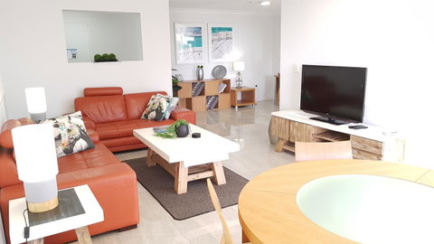 Surfers Chalet - Accommodation Redcliffe 16