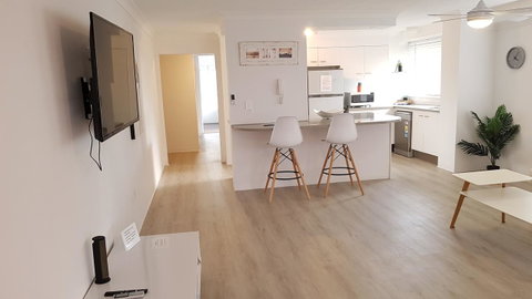 Surfers Chalet - Accommodation Redcliffe 10