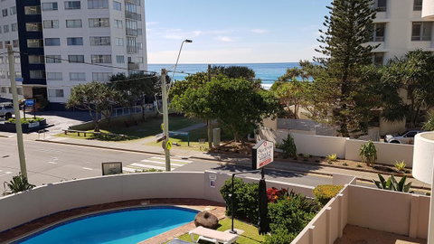 Surfers Chalet - Accommodation Redcliffe 17