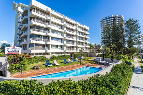 Surfers Chalet - Accommodation Redcliffe 0