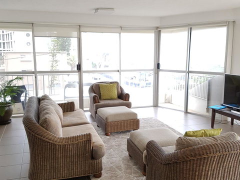 Surfers Chalet - Accommodation Redcliffe 32