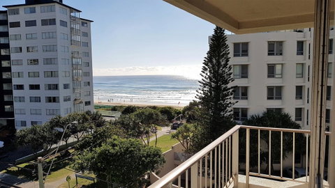 Surfers Chalet - Accommodation Redcliffe 15