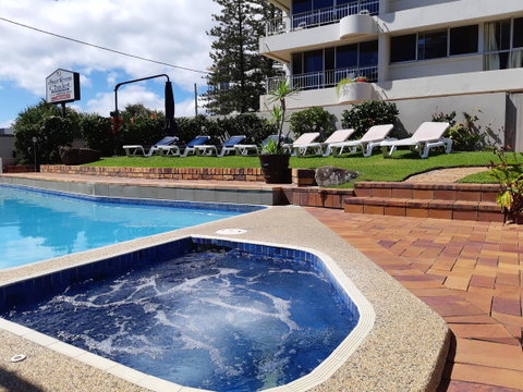 Surfers Chalet - Accommodation Redcliffe 6