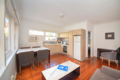 Backpackers In Paradise 18-35 Hostel - Accommodation Redcliffe 11
