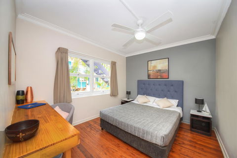Backpackers In Paradise 18-35 Hostel - Accommodation Redcliffe 1