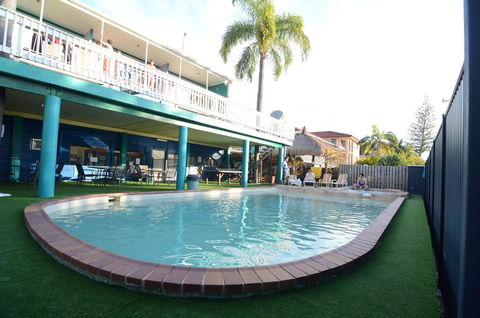 Backpackers In Paradise 18-35 Hostel - Accommodation Redcliffe 22