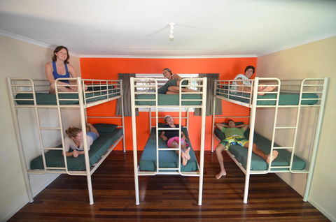 Backpackers In Paradise 18-35 Hostel - Accommodation Redcliffe 21