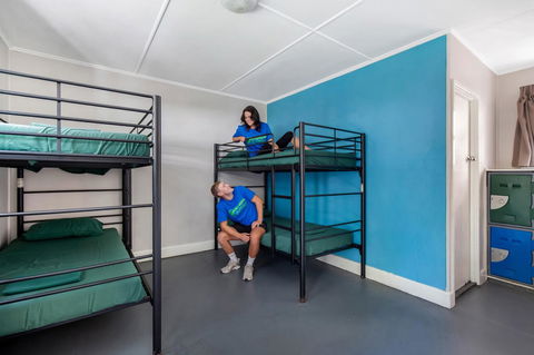 Backpackers In Paradise 18-35 Hostel - Accommodation Redcliffe 4