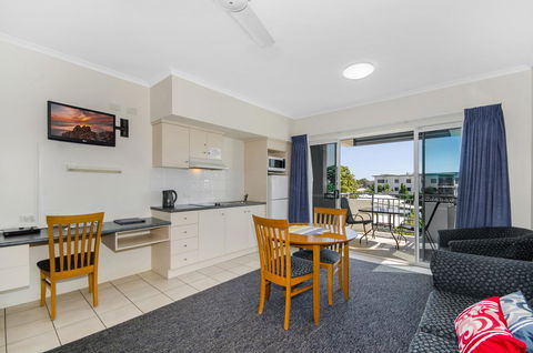 Madison Ocean Breeze Apartments - Accommodation Redcliffe 12