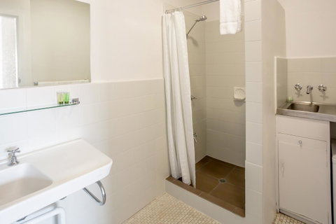 Nightcap At Emerald Star Hotel - Accommodation Redcliffe 6