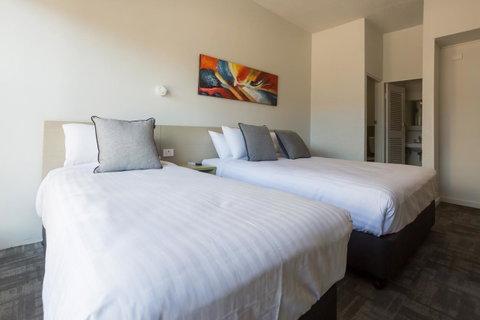 Nightcap At Emerald Star Hotel - Accommodation Redcliffe 1