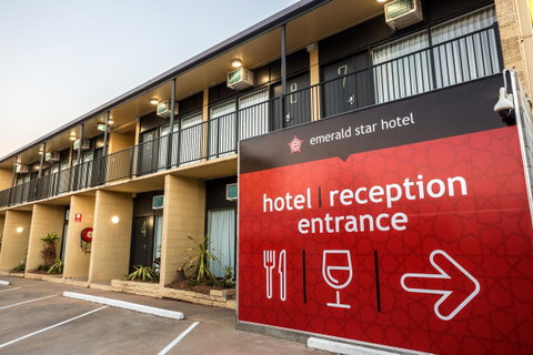 Nightcap At Emerald Star Hotel - Accommodation Redcliffe 4