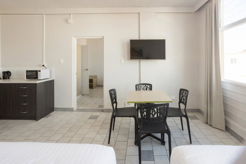 Nightcap At Emerald Star Hotel - Accommodation Redcliffe 29