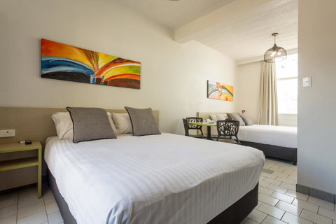 Nightcap At Emerald Star Hotel - Accommodation Redcliffe 0