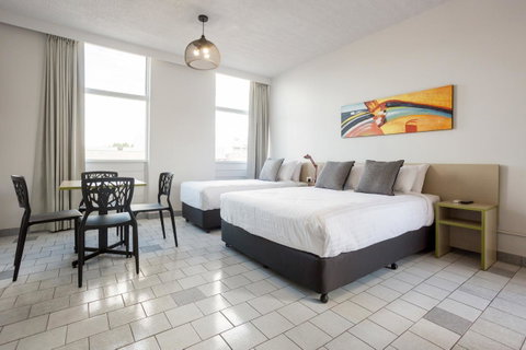 Nightcap At Emerald Star Hotel - Accommodation Redcliffe 3