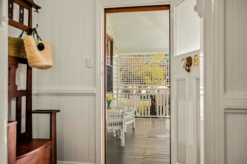 Frangipani House - Accommodation Redcliffe 2