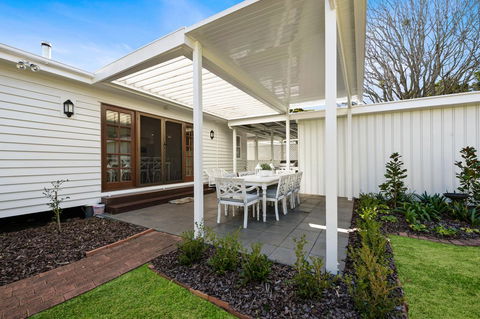 Frangipani House - Accommodation Redcliffe 25