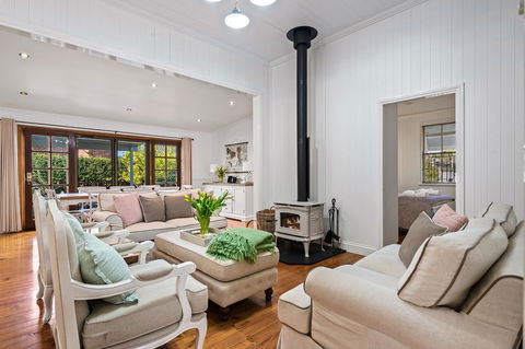 Frangipani House - Accommodation Redcliffe 0