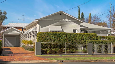 Frangipani House - Accommodation Redcliffe 24