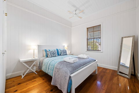 Frangipani House - Accommodation Redcliffe 19