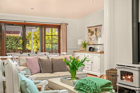 Frangipani House - Accommodation Redcliffe 8