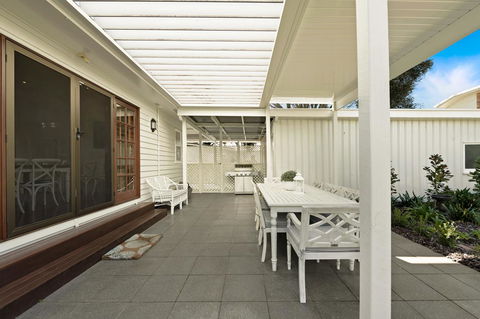 Frangipani House - Accommodation Redcliffe 30