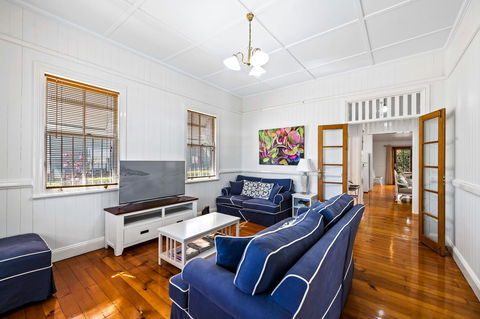 Frangipani House - Accommodation Redcliffe 4