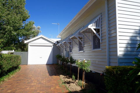 Frangipani House - Accommodation Redcliffe 35