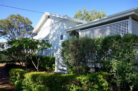 Frangipani House - Accommodation Redcliffe 34