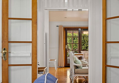 Frangipani House - Accommodation Redcliffe 6